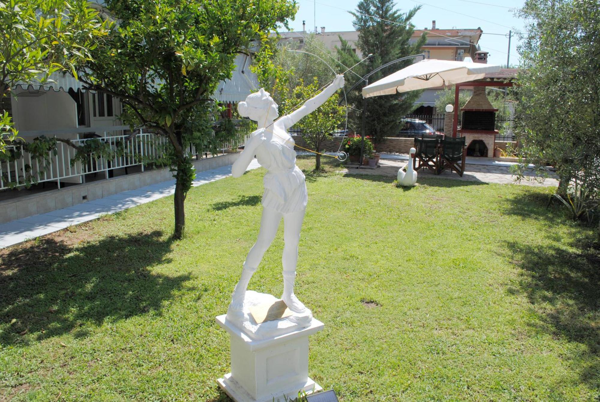 Artemis Apartments Paralia Dionysiou Ngoại thất bức ảnh